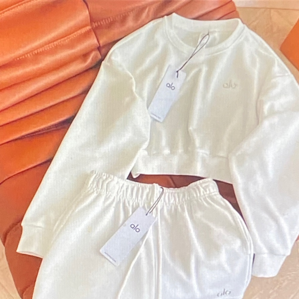 ALO Yoga White Crew Neck Sweater Size S